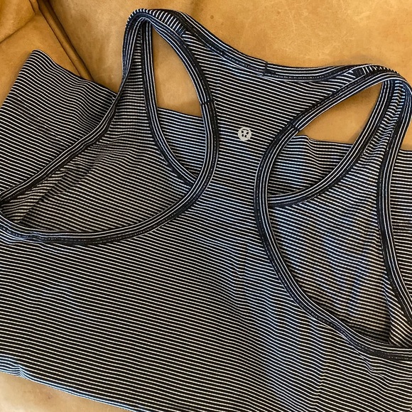 Lulu lemon tank size 12 - Picture 3 of 3